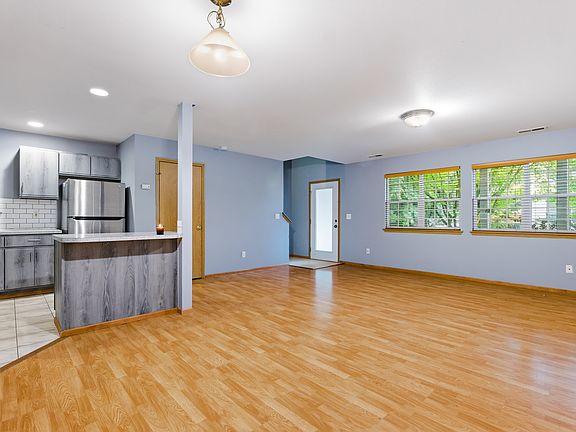 4th image of 4811 43rd Ln SE
