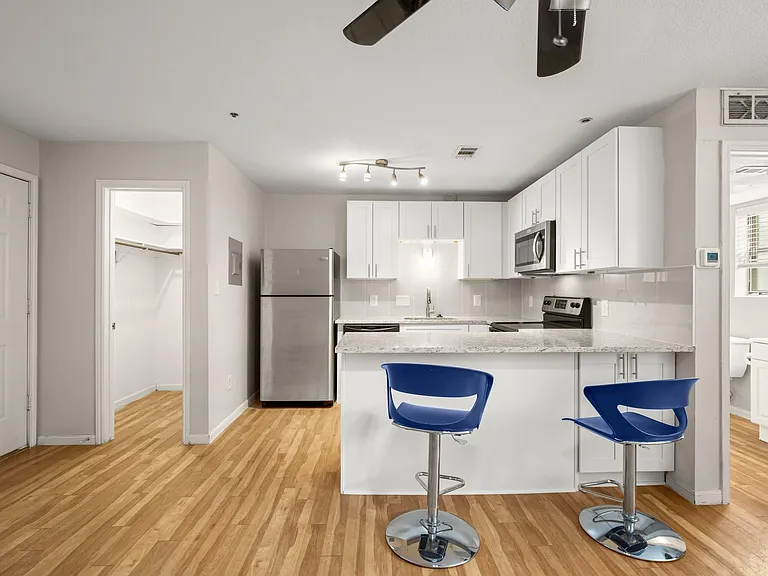 1013 W 23rd St #203 — Photo 3