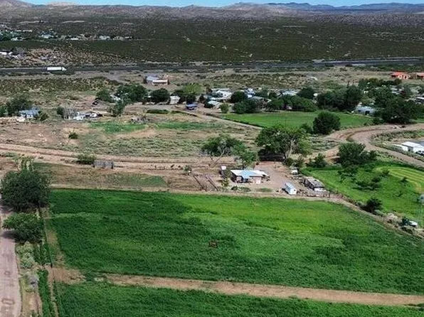 2 Community Rd, Polvadera, NM 87828