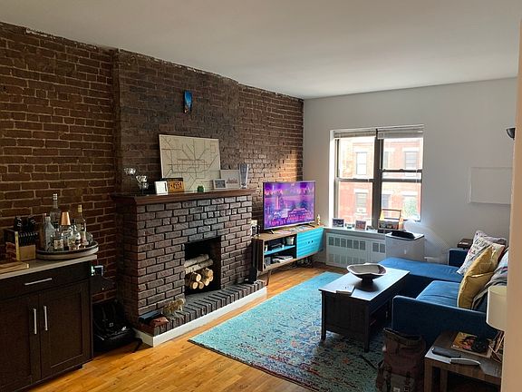 2nd image of 141 W 74th St APT 4B