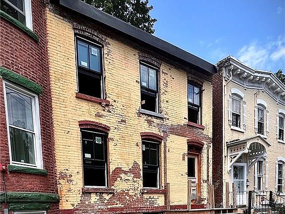 2nd image of 129 Johnston St