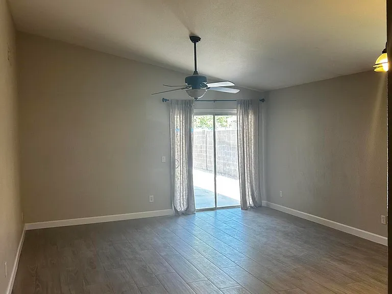 1489 S Dove St — Photo 16