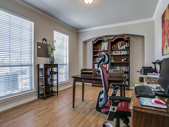 4th image of 1704 Lewis Crossing Dr