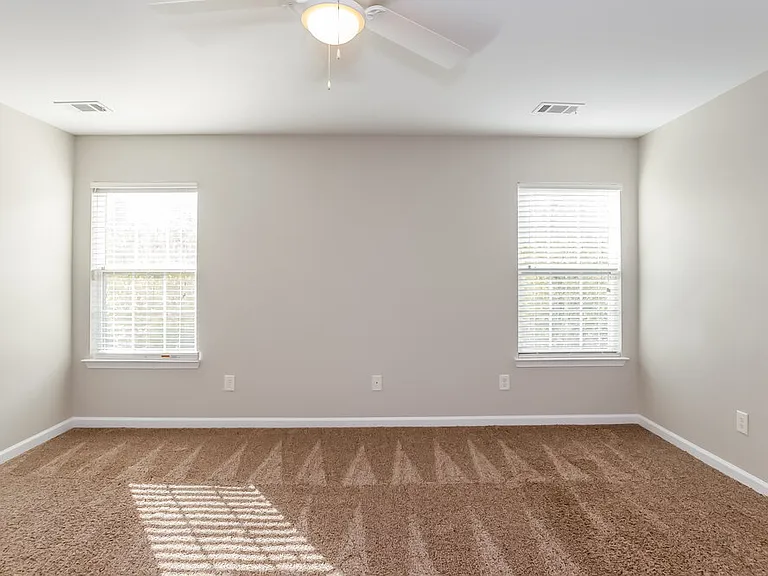 2720 Mayfair Dr — Photo 10