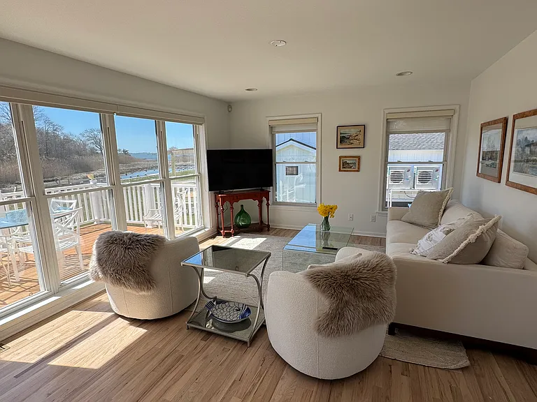 18 Landing Ln — Photo 7