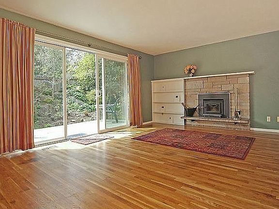 4th image of 712 Cherry Ave NE