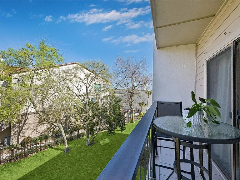 351 Lakeside Ln #201 — Photo 26