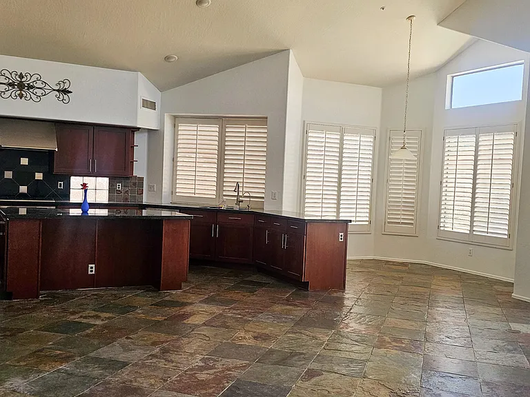 9720 E Davenport Dr — Photo 4