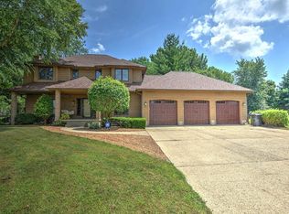 905 Stevens Creek Cir, Forsyth, IL
