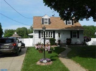 42 Oriole Dr, Ewing, NJ 08628