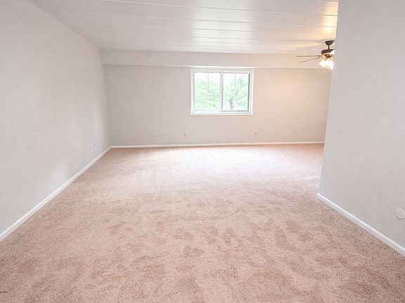 Large 1-Bedroom (Unit 305)
