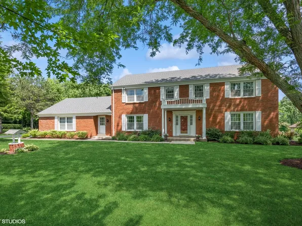 903 Chimney Rock St, Inverness, IL 60067