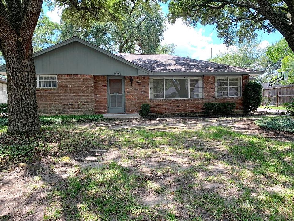 Original owner. Never flooded. Great location near Medical Center and Galleria area. Roof-2013