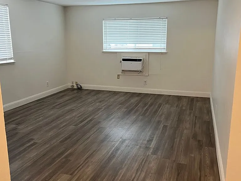 1911 Wildwood Way #2 — Photo 4
