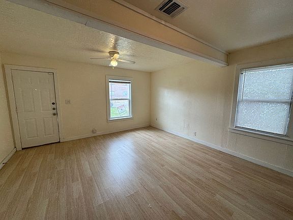 5th image of 107 W Texas Ave APT B