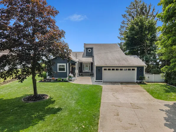2677 Memorial Dr, Muskegon, MI 49445