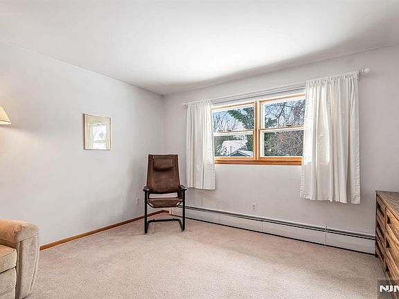 5th image of 27 Madison Ave