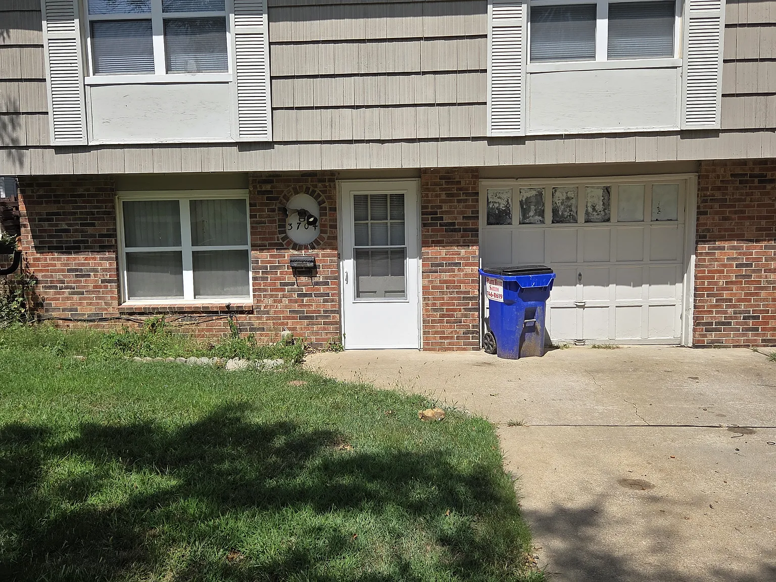 3 bed, 1000 sqft, $1,350 — Photo 1