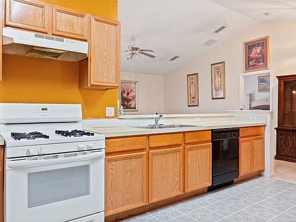 4th image of 2419 Willow Tree Ln