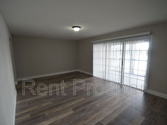 4th image of 3930 Versailles Dr #B