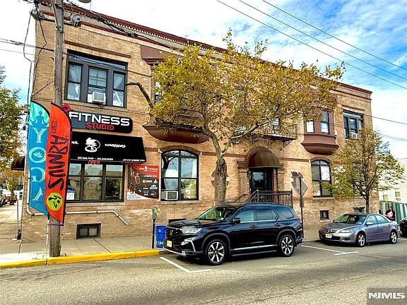 2nd image of 811 30th St
