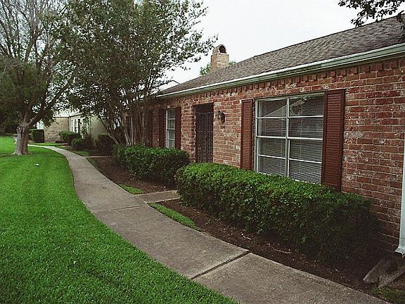 3rd image of 8946 Wilcrest Dr #8946