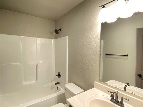 5th image of 624 Rachel Ln