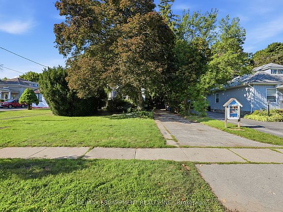2nd image of 152 Commercial St