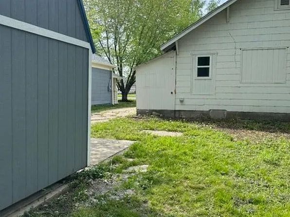 722 Pacific Ave, Osawatomie, KS 66064