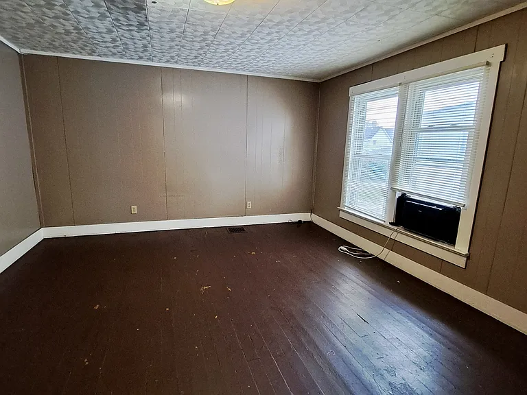 316 N Jackson St — Photo 12