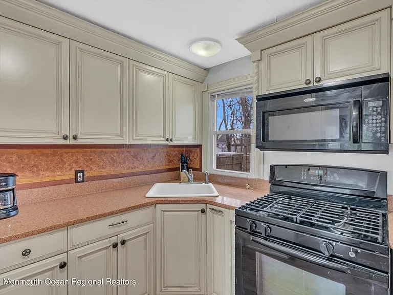 248 Sunset Ln — Photo 23