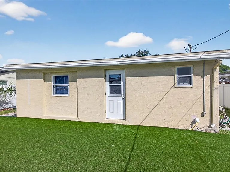 5900 Cypress St N — Photo 30
