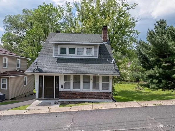 68 Center Ave, Burgettstown, PA 15021