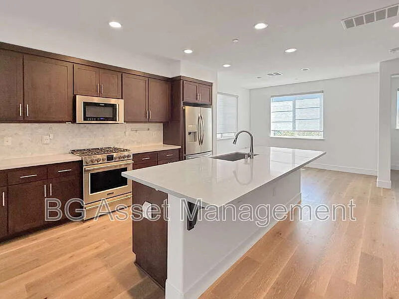 223 Bolt Ct
