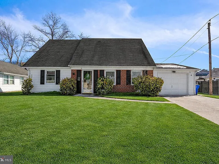 4 Hamilton Ln — Photo 1