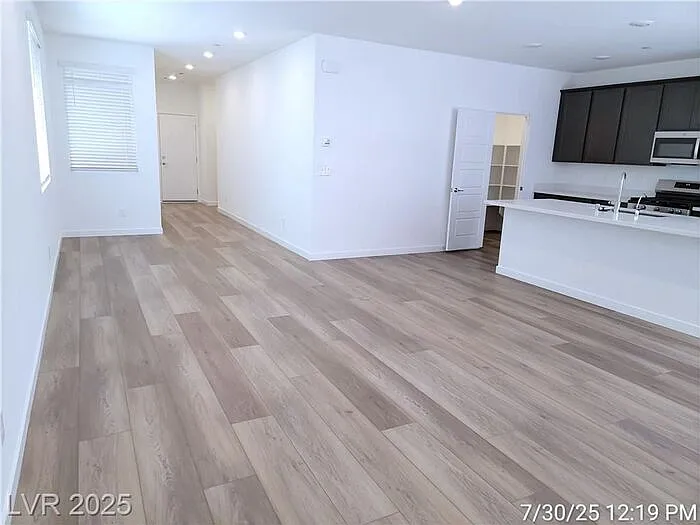 5 bed, 4.0 bath, 2771 sqft, $2,750 — Photo 4