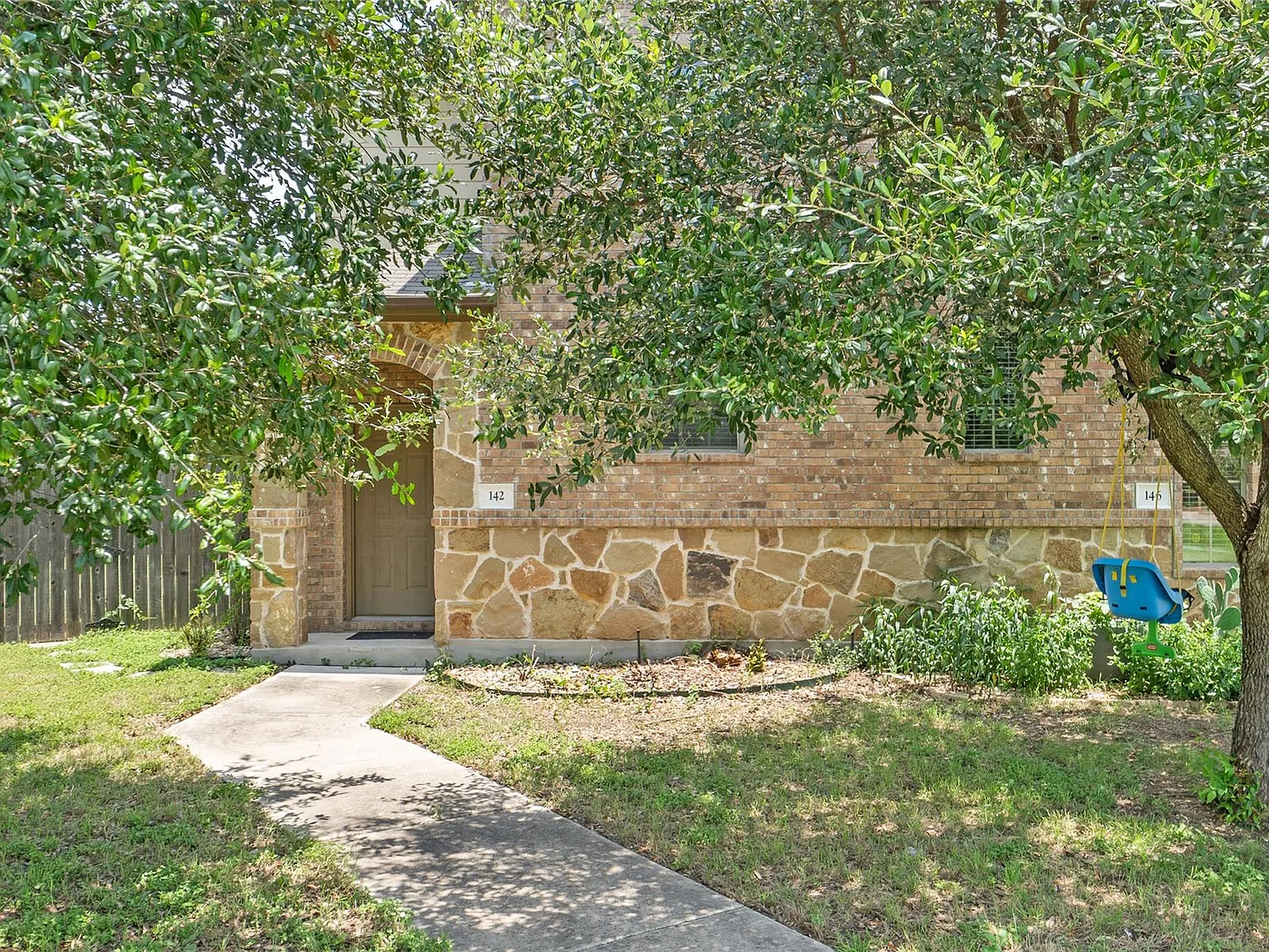 3 bed, 2.5 bath, 1430 sqft, $1,925 — Photo 3