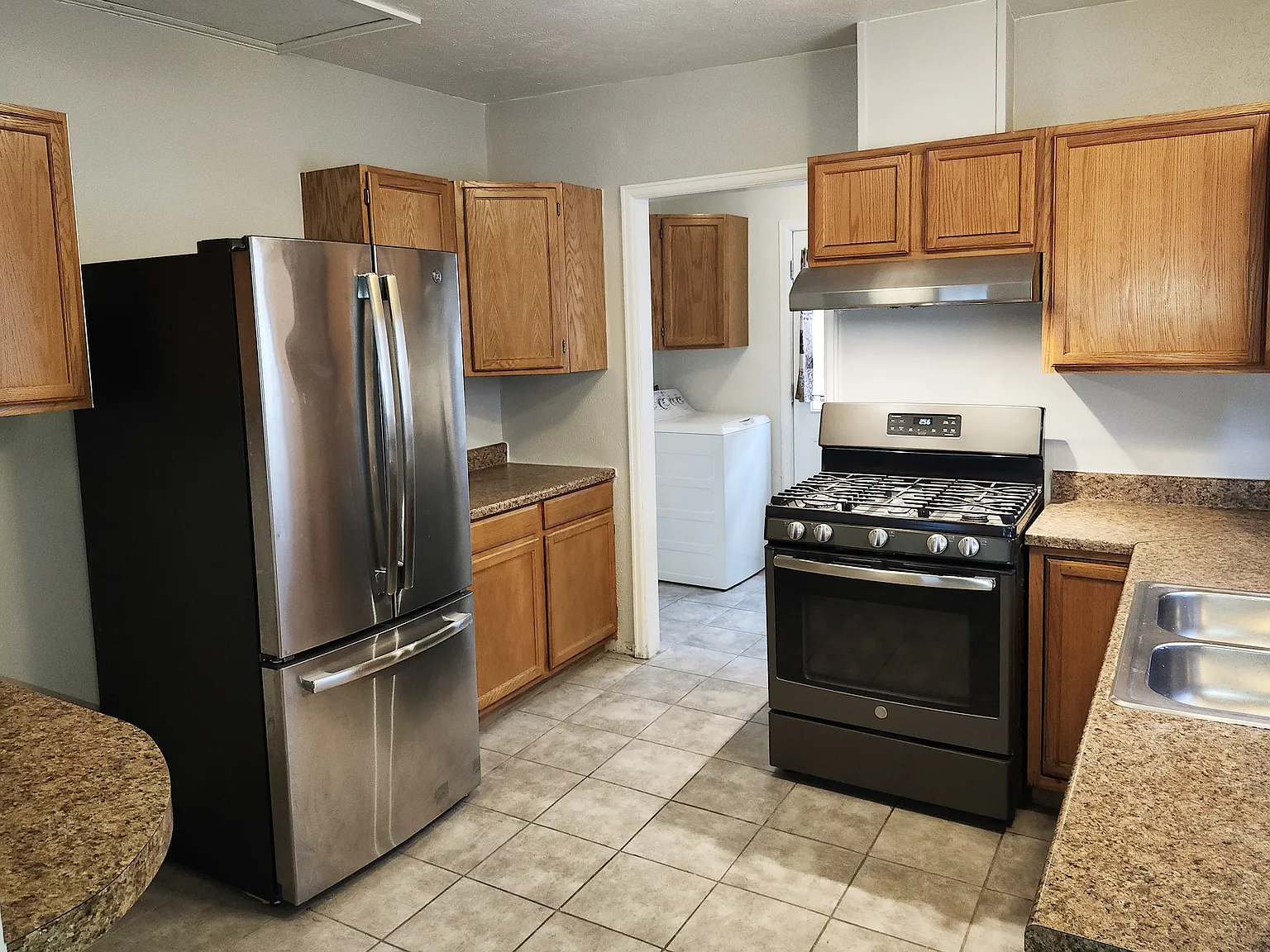 2 bed, 751 sqft, $2,000 — Photo 3