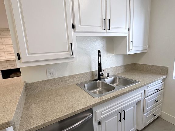 3rd image of 1322 S Centinela Ave APT 4