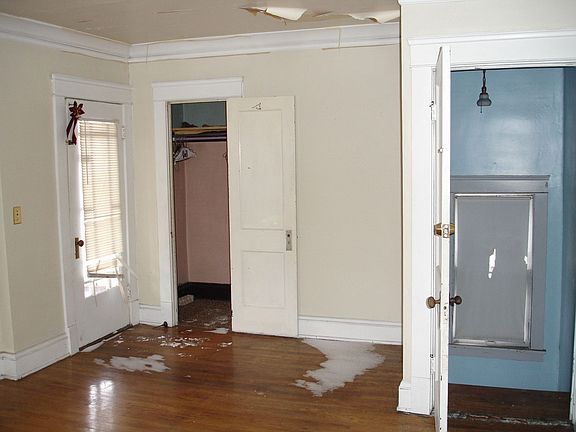 5th image of 14022 Westropp Ave