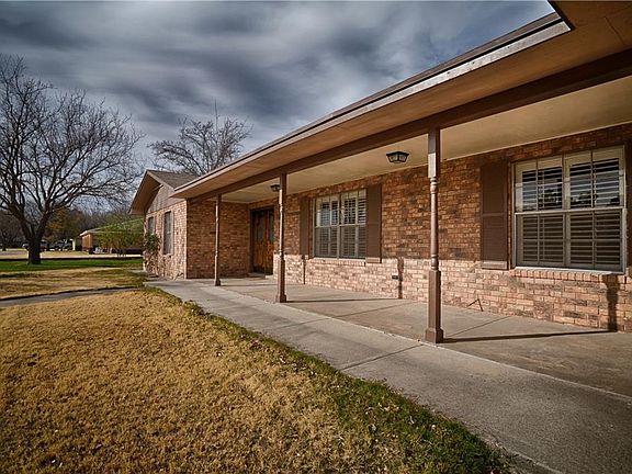 3rd image of 701 Tayopa Ct