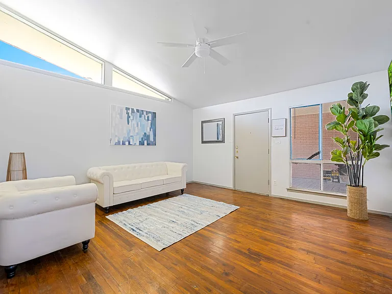 5646 Gaston Ave #217 — Photo 9