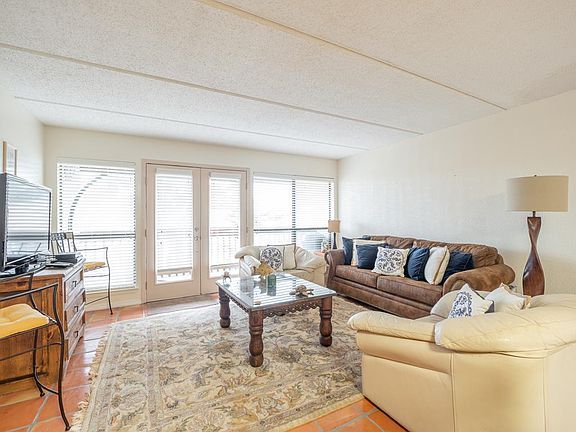 2nd image of 3113 Laguna Blvd #223