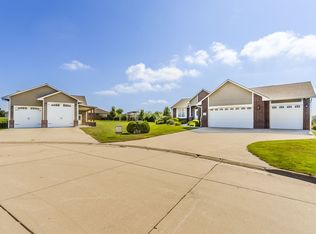 208 Ruths Cir, Wamego, KS 66547
