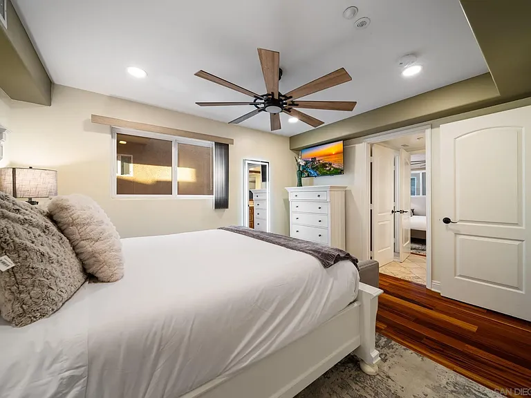 886 Felspar St — Photo 20