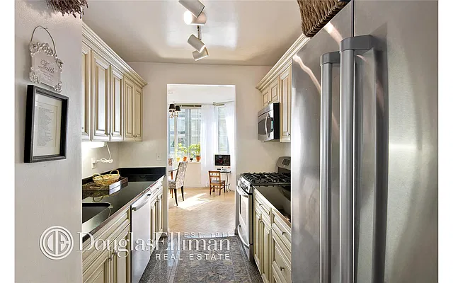 Rented by Douglas Elliman | media 28