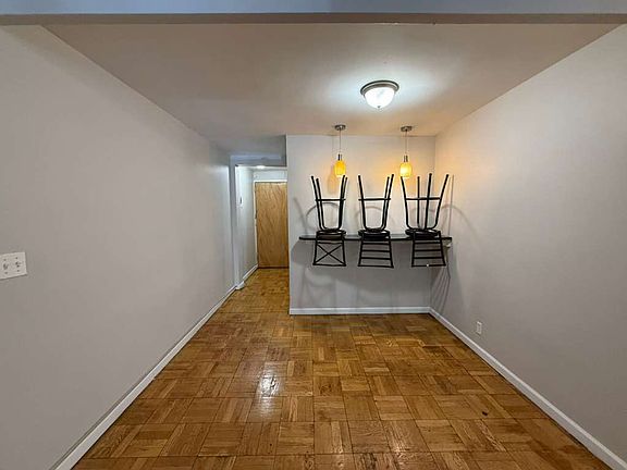 5th image of 35 Duncan Ave #42E