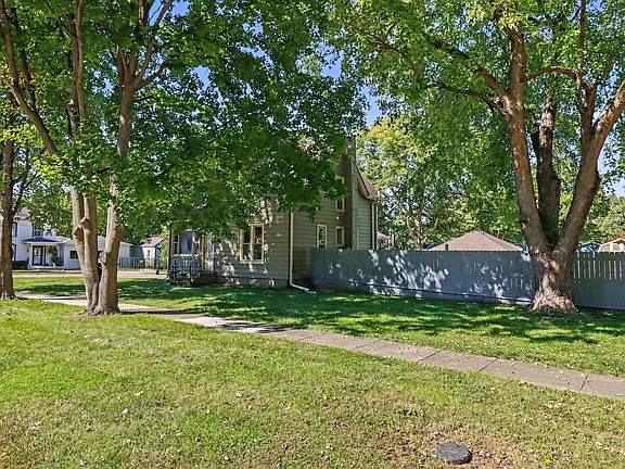 3rd image of 330 W Pleasant St
