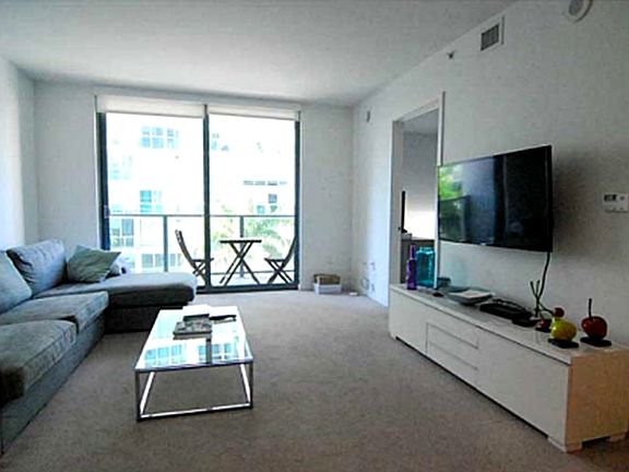 4th image of 31 SE 6th St APT 606
