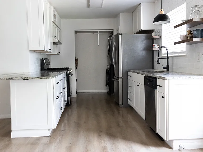 1811 W Hunt St — Photo 6